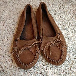 Minnetonka moccasins flats size 9